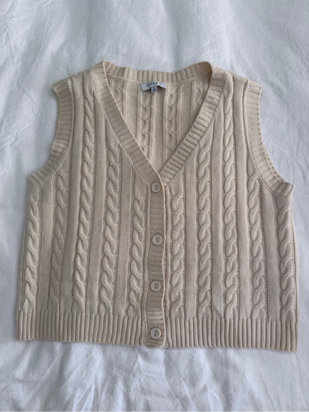 Gilli Cream Cable-Knit Button Front Sweater Vest, L